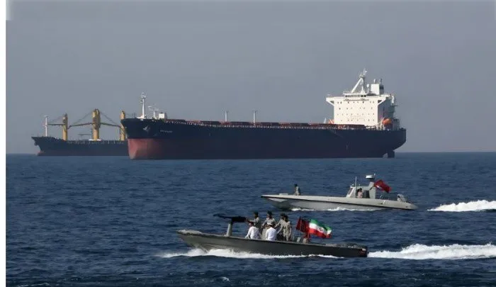 القيادة الوسطى الأمريكية: قوات إيرانية اقتحمت ناقلة نفط واستولت عليها في المياه الدولية