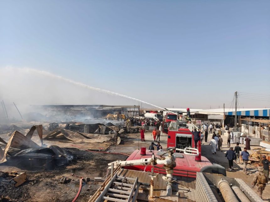 السيطرة على حريق اندلع في ساحة مزاد سفوان لبيع الأثاث جنوبي البصرة