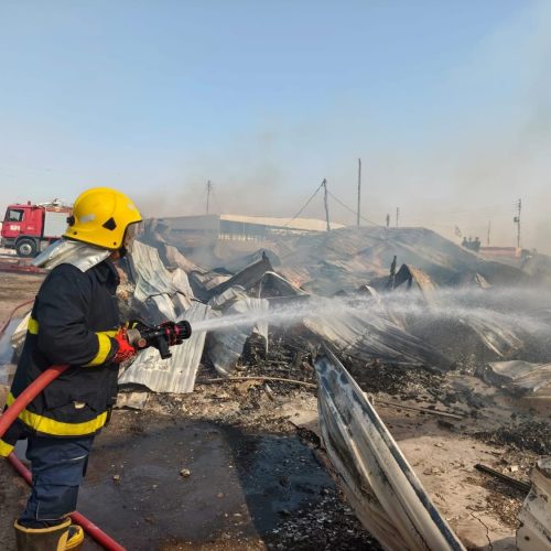 السيطرة على حريق اندلع في ساحة مزاد سفوان لبيع الأثاث جنوبي البصرة