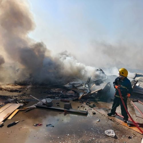 السيطرة على حريق اندلع في ساحة مزاد سفوان لبيع الأثاث جنوبي البصرة