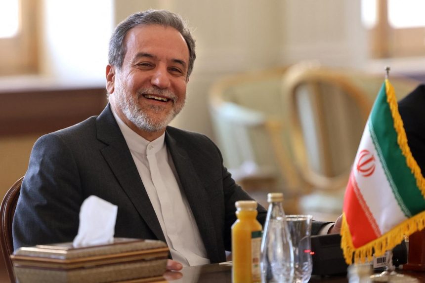 وزير الخارجية الإيراني يرد على دعوة نظيره اللبناني لـ"التفاوض" في دولة محايدة: أدعوك لزيارة طهران