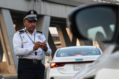 المرور تعلن إعداد مقترحات لتخفيض الرسوم والغرامات المضاعفة على سائقي المركبات