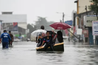 جراء الفيضانات.. تضرر 11 ألف شخص في 7 ولايات بماليزيا