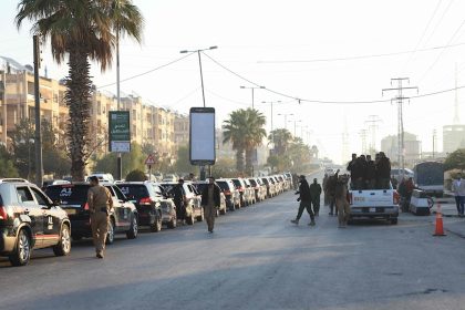 مواجهات بين مدنيين وسماع إطلاق نار خلال اعتصامات في اللاذقية بسوريا