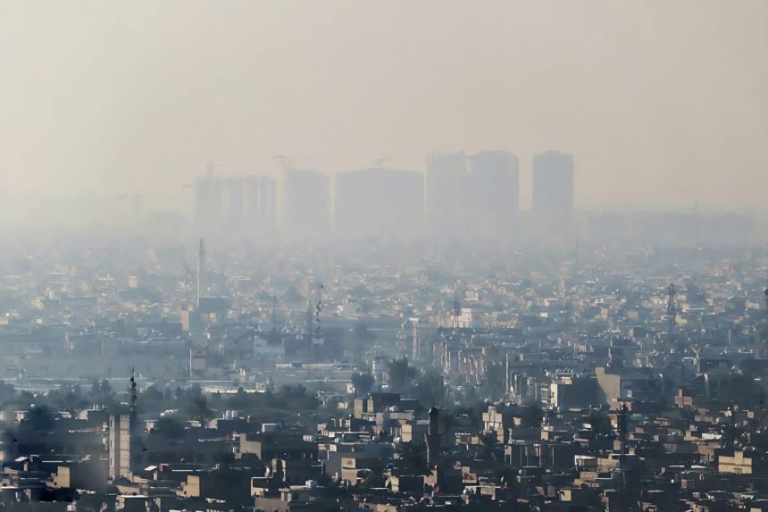 لليوم الثاني على التوالي.. الدخان يغطي سماء مناطق في العاصمة بغداد