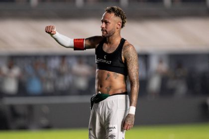 إصابة نيمار تهدد مستقبل سانتوس في الدوري البرازيلي