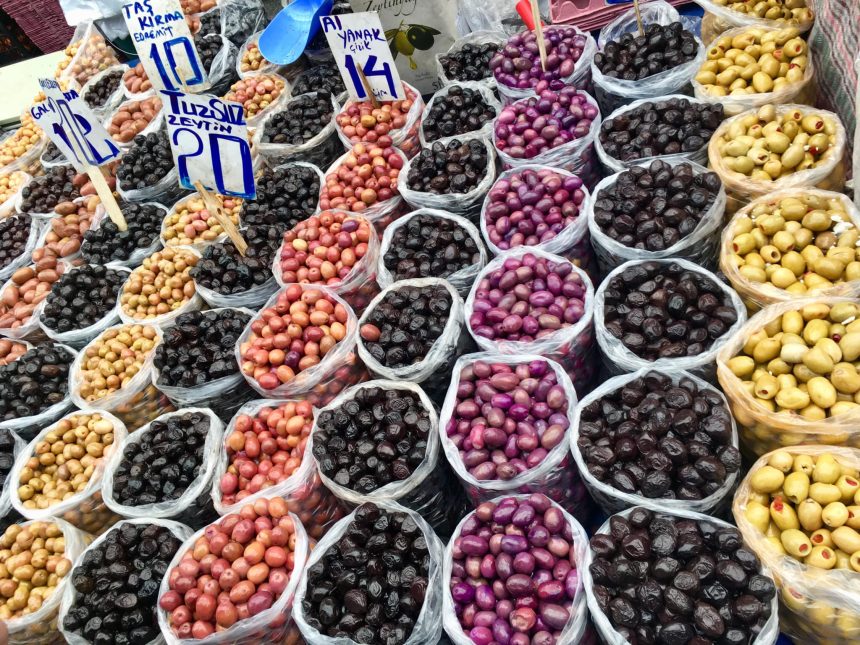 خلال الشهر الماضي.. العراق يستورد "زيتون مائدة" من تركيا بقيمية (4.3) مليون دولار