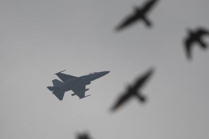 الاعلام الامني ترد على انباء وجود طيران حربي أجنبي في سماء مناطق جنوبي البلاد