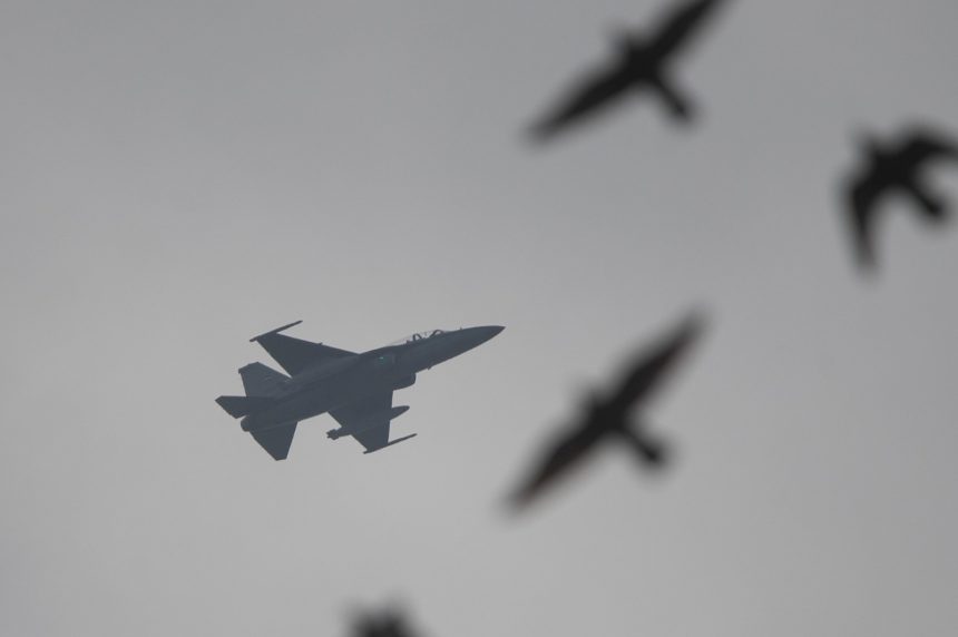 الاعلام الامني ترد على انباء وجود طيران حربي أجنبي في سماء مناطق جنوبي البلاد