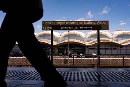 ايقاف الرحلات الجوية المتجهة لمطار "رونالد ريغان" في واشنطن لأسباب أمنية