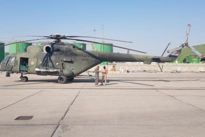 بالصور.. إنقاذ صيادين بعد جنوح زورقهما في منطقة مائية ضحلة بالفاو جنوبي العراق