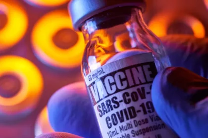 "نيويورك تايمز": وفاة أكثر من 10 أطفال في الولايات المتحدة بسبب لقاح "كوفيد-19"