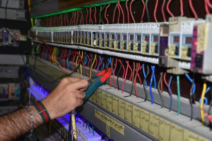 بغداد تحدد تسعيرة أمبير المولدات لشهر كانون الأول: الذهبي 9 آلاف دينار والليلي 7 آلاف