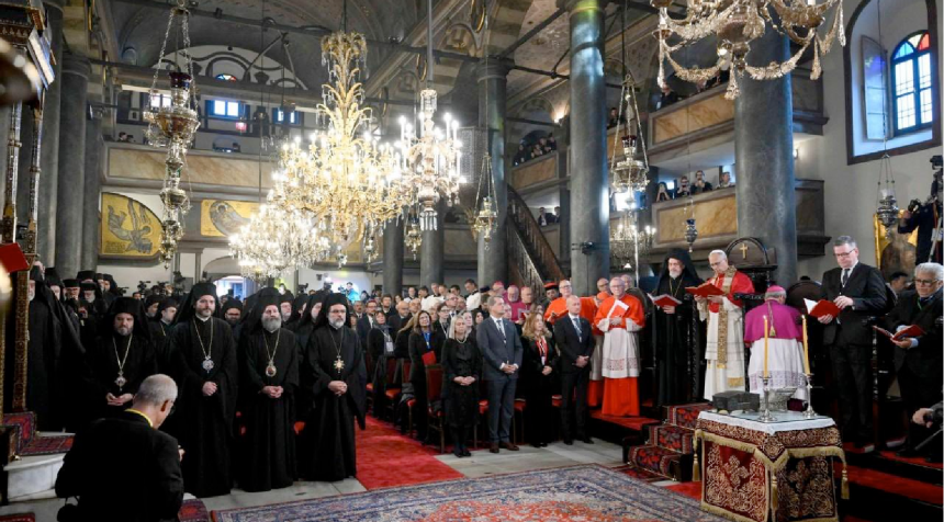 البابا ليو الرابع عشر في اليوم الثاني من زيارته للبنان: نطلب السلام للبنان والمنطقة