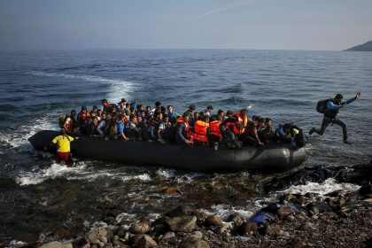 خطة أوروبية لإلغاء الامتيازات التجارية للدول النامية الرافضة لاستعادة مهاجريها