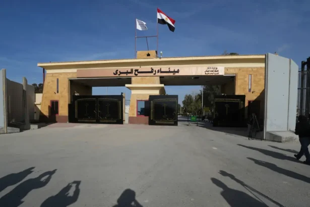 مصر تنفي التنسيق مع إسرائيل لفتح معبر رفح خلال الأيام القادمة لخروج سكان غزة