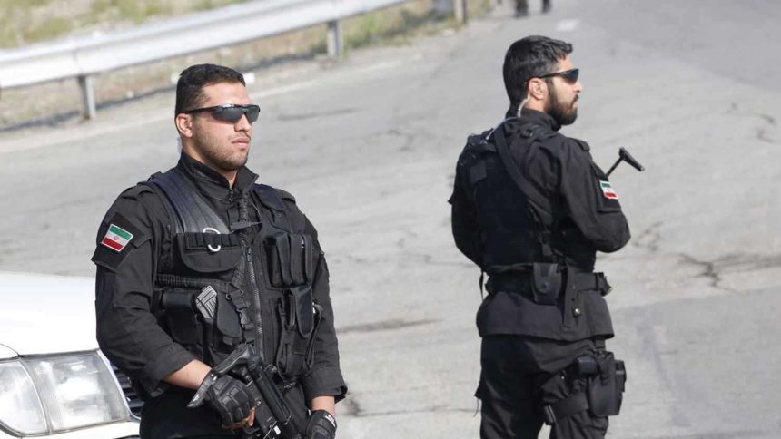 إيران تعلن تفكيك خلية تابعة لجماعة "خلق" في طهران