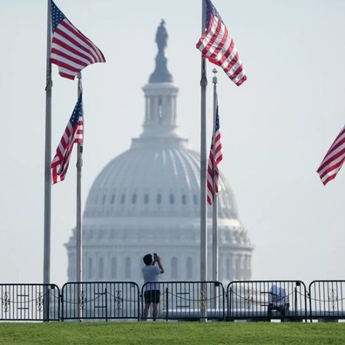 الولايات المتحدة تقلص مدة تصاريح عمل المهاجرين إلى 18 شهرا