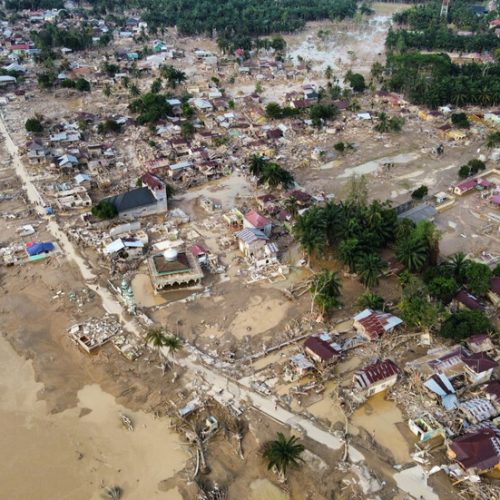 ارتفاع عدد ضحايا الفيضانات والانهيارات الأرضية في إندونيسيا إلى 846