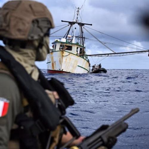 فرنسا.. محاكمة عراقيين وسوداني إثر حادث غرق مركب مهاجرين خلف قتلى في قناة المانش