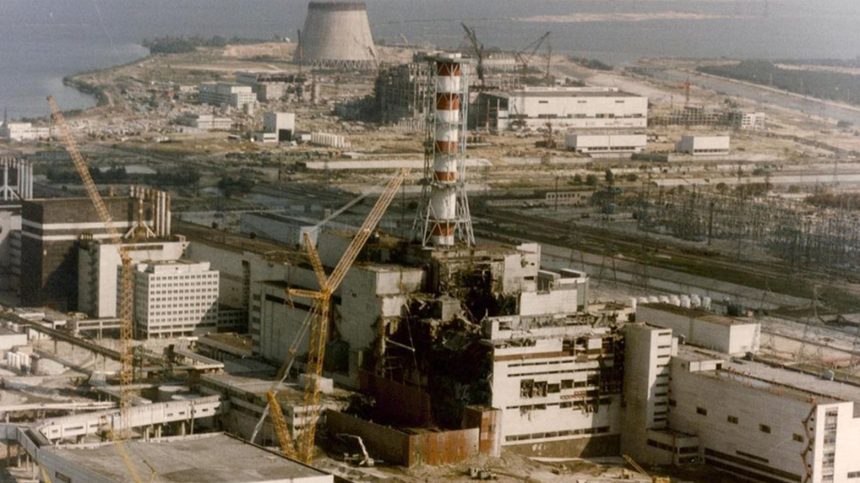 الطاقة الذرية: تضرر الدرع الواقي لمحطة تشرنوبل النووية بسبب هجوم بطائرة مسيرة