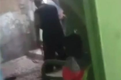 القبض على أب قام بتعنيف ابنته في ذي قار