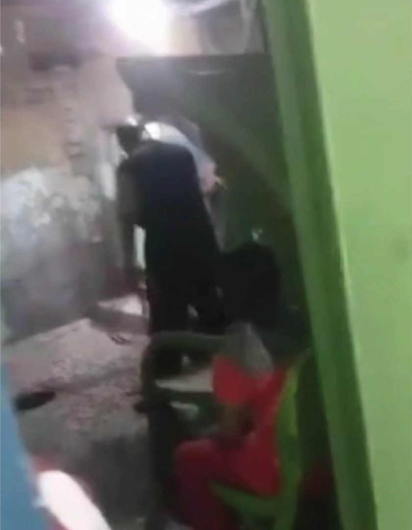 القبض على أب قام بتعنيف ابنته في ذي قار