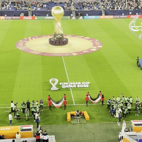 انطلاق مباراة المنتخب الوطني العراقي ونظيره السوداني في بطولة كأس العرب