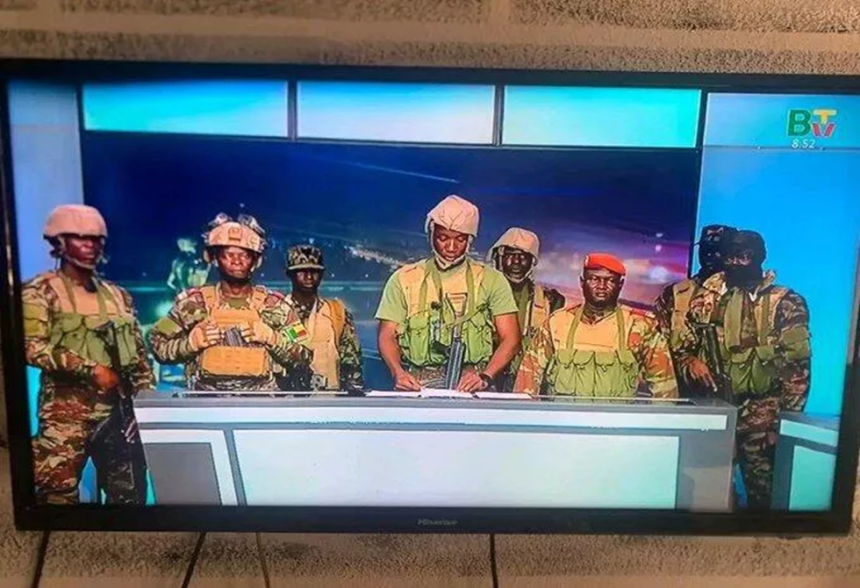 وزير خارجية بنين يعلن فشل محاولة الانقلاب في البلاد