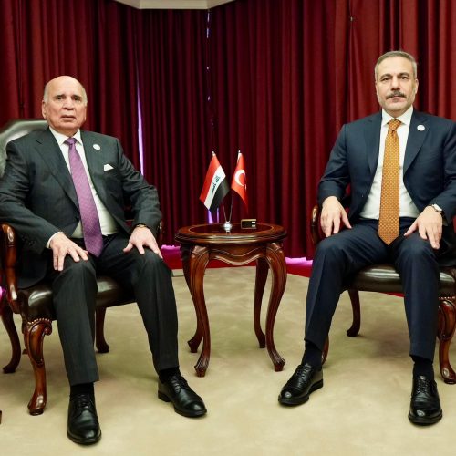 منتدى الدوحة.. وزير الخارجية يبحث مع نظيره التركي ملف إيران وخفض التوترات بالمنطقة