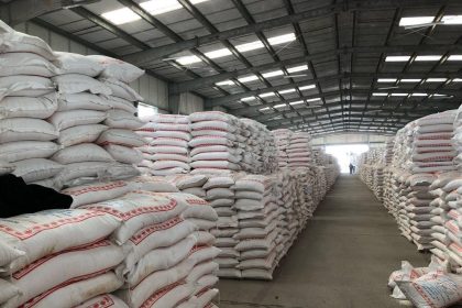 التجارة: خزين الطحين يكفي لأكثر من عام وبقية المواد الغذائية لخمسة أشهر