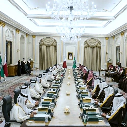 السعودية وقطر توقعان اتفاقية الربط بالقطار الكهربائي السريع بين البلدين