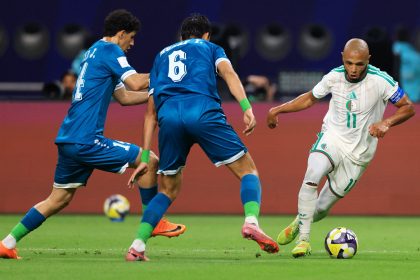 انطلاق الشوط الثاني بين المنتخب الوطني العراقي ونظيره الجزائري في كأس العرب