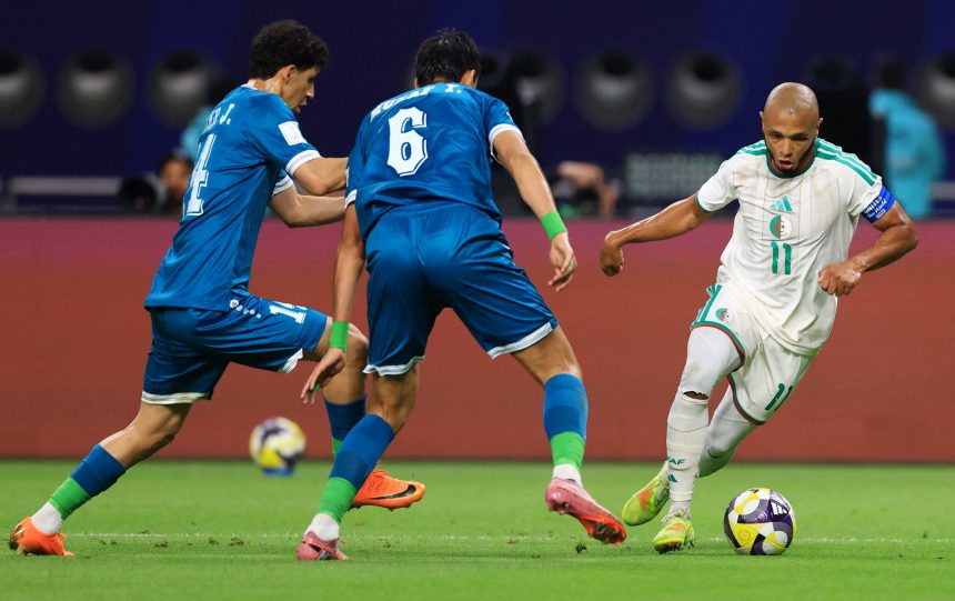 انطلاق الشوط الثاني بين المنتخب الوطني العراقي ونظيره الجزائري في كأس العرب