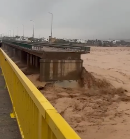 بالفيديو.. انهيار جسر طوزخورماتو وخروجه عن الخدمة بسبب السيول