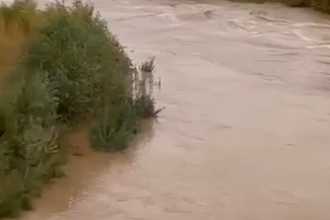 بالفيديو.. سيول غزيرة بقضاء علي الغربي في ميسان