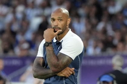 هنري يفتح النار على صلاح: انظر إلى تجربتي في برشلونة