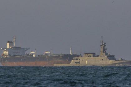 رويترز: الولايات المتحدة تستعد لمصادرة المزيد من السفن التي تنقل النفط الفنزويلي