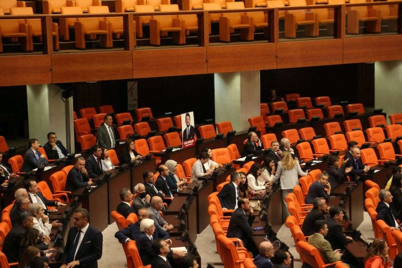 الادعاء التركي يوقف خمسة مشتبه بهم بتهمة التحرش الجنسي بمتدربات في البرلمان