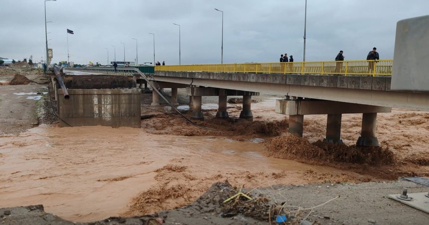 السيول تتسبب بحصار قرى بكركوك وخلية الأزمة تؤكد: انهيار الجسور سببه التجاوزات على مسارات المياه