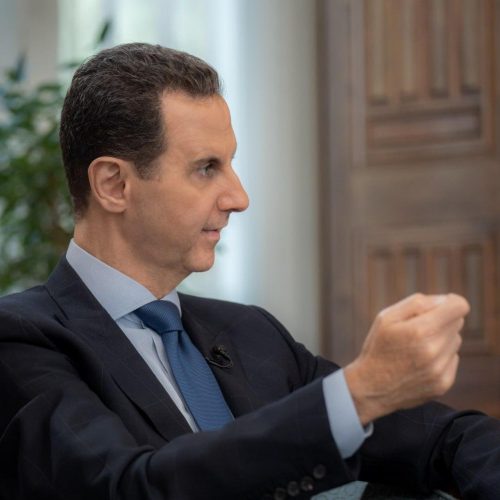 الغارديان: بشار الأسد يتعلم الروسية ويريد العودة لعمله السابق بطب العيون