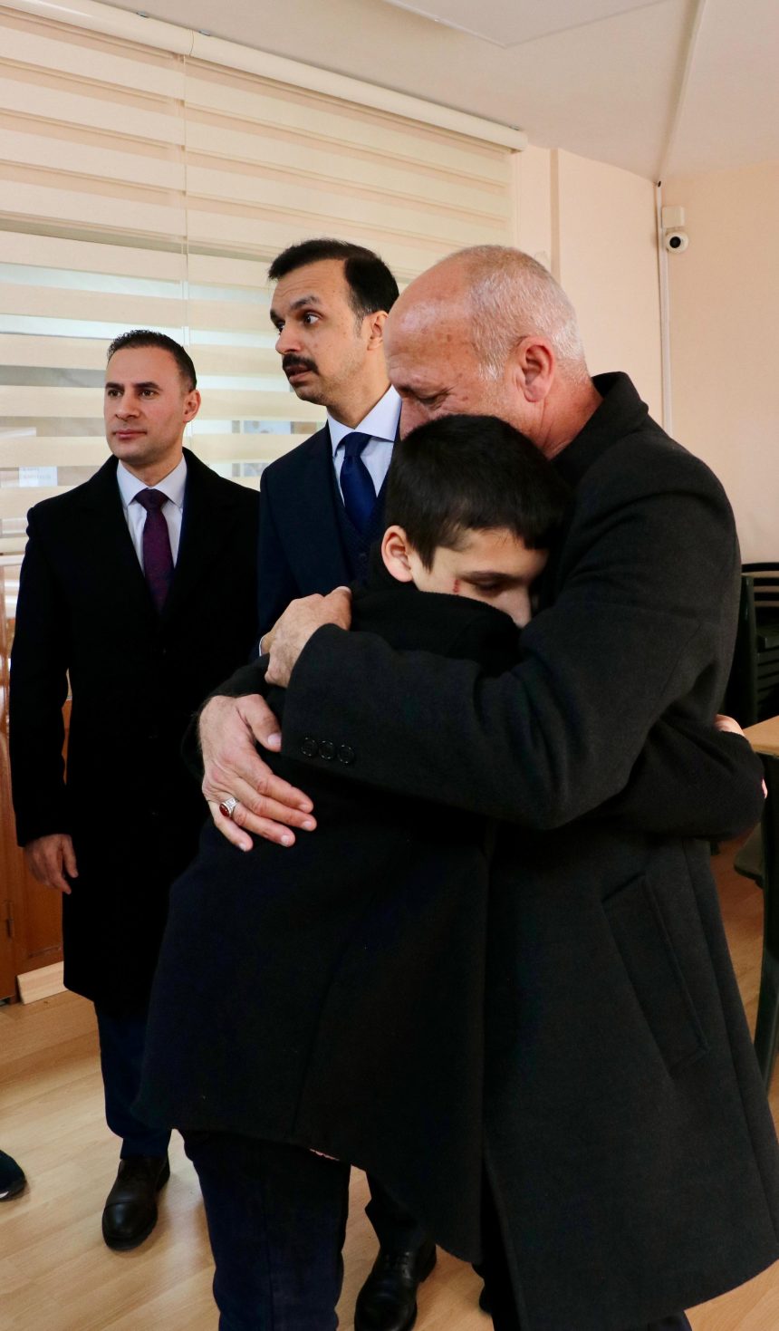 السفارة العراقيَّة في أنقرة تعلن إعادة طفل عراقي مختطف من قبل داعش منذ 2014 إلى ذويه