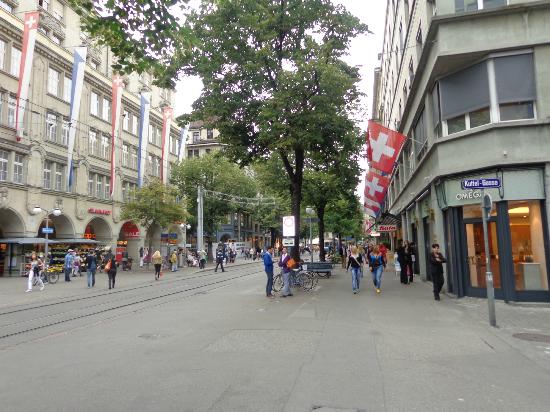 الخارجية ترحب بقرار الحكومة السويسرية رفع حظر السفر المفروض على عدد من المدن العراقية