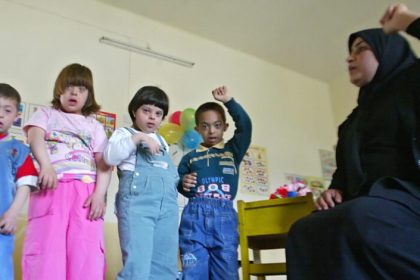 التربية تقرر قبول التلاميذ والطلبة من فئة (طيف التوحد ومتلازمة داون) في المدارس الأهلية