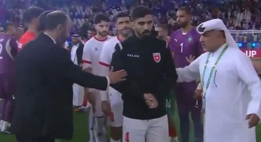 بعد الهجوم في التواصل الاجتماعي.. لاعبا الأردن يوضحان سبب أزمة تحية مدرب المغرب