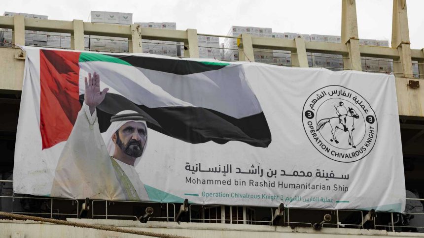 تحمل 10 ملايين وجبة.. انطلاق سفينة مساعدات إماراتية إلى غزة