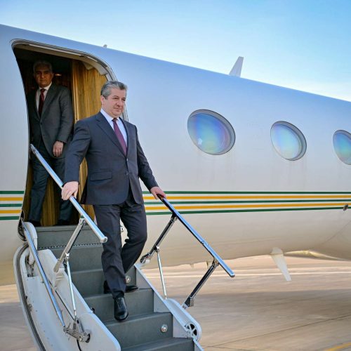 رئيس حكومة إقليم كردستان مسرور بارزاني يصل الى مصر في زيارة رسمية