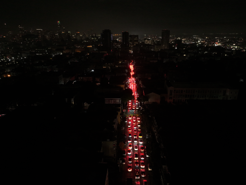 الولايات المتحدة.. حريق ضخم في محطة للكهرباء يغرق سان فرانسيسكو في الظلام