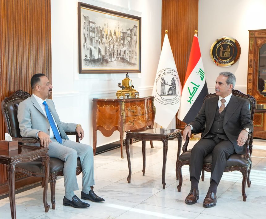 رئيسا مجلس القضاء والوقف السني يناقشان الإجراءات القانونية الخاصة بالدعاوى المعروضة على المحاكم