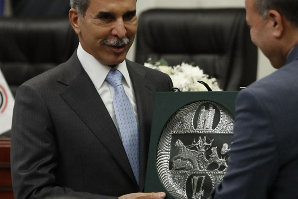 تكريم رئيس مجلس القضاء الأعلى القاضي فائق زيدان بدرع المحكمة الاتحادية